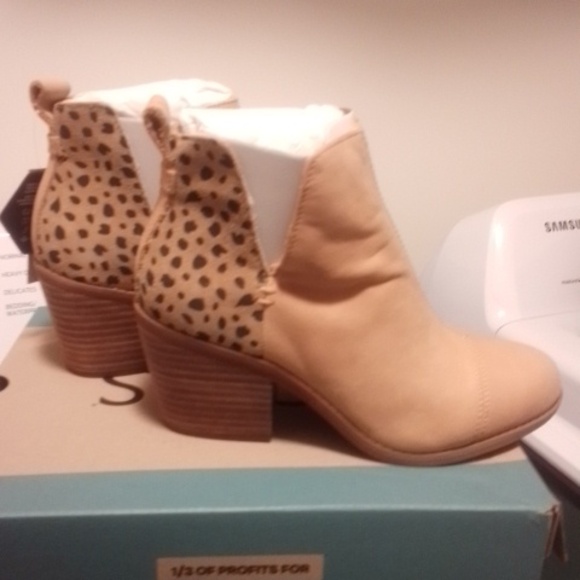 NWT NIB TOMS Everly Cutout Honey Leather/Tiny Cheetah Heel - Picture 3 of 6